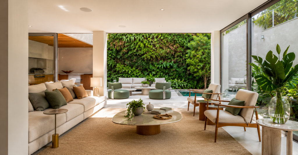 Casa dos anos 1980 ganha reforma impressionante com integração e elegância